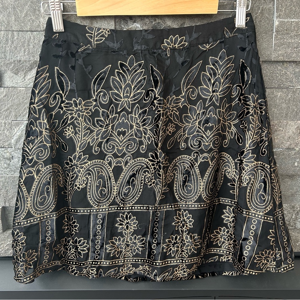 NWT Sadie & Sage Burnout Velvet Floral Skirt
